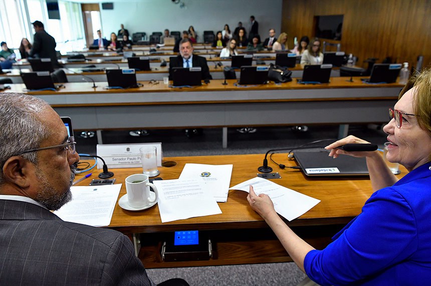 Paulo Paim e Zenaide Maia na reunião da CDH - Foto: Geraldo Magela/Agência Senado
